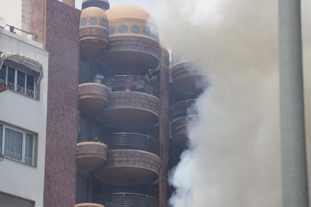 La segunda mascletà de las Hogueras 2019 en imágenes