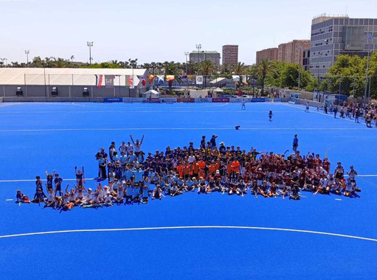 Fiesta Final de las Escuelas Deportivas Municipales de hockey.