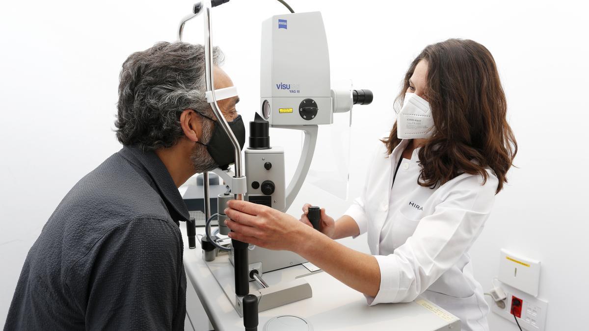 Los oftalmólogos de Miranza, hacen un llamamiento para que las personas con miopía se sometan a controles periódicos