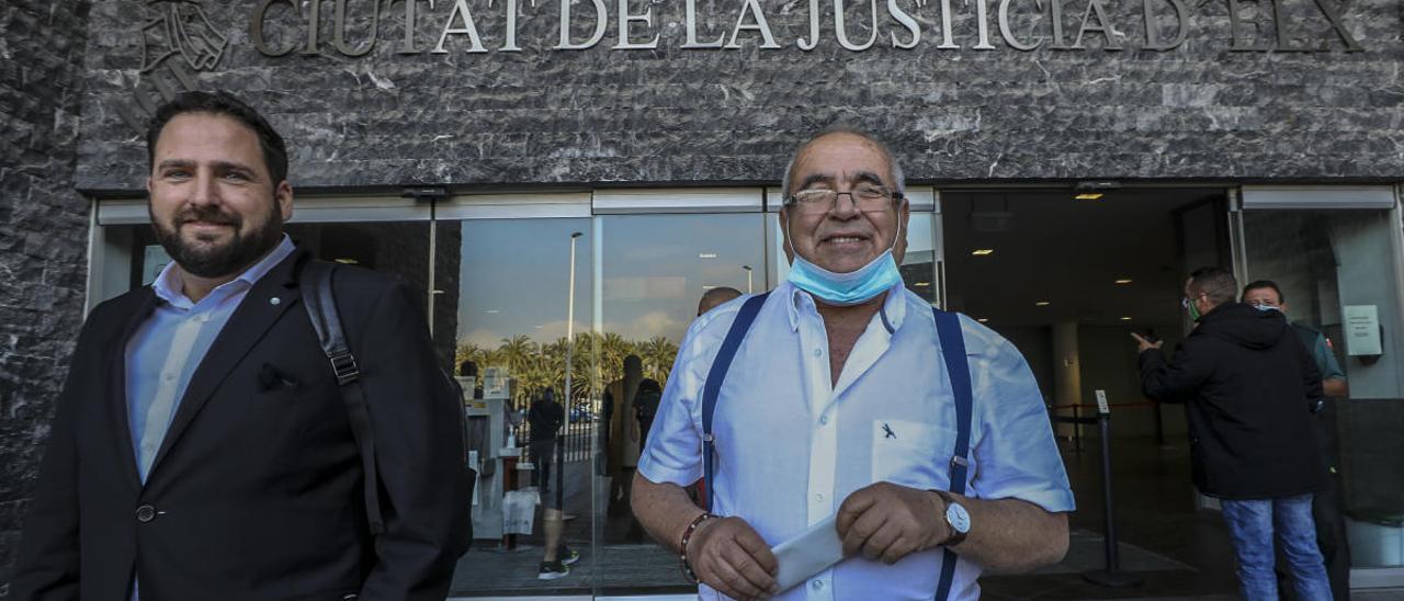 El empresario Ángel Fenoll, ya jubilado y principal acusado del caso Brugal, abandona la Ciudad de la Justicia tras serle notificada la sentencia absolutoria.