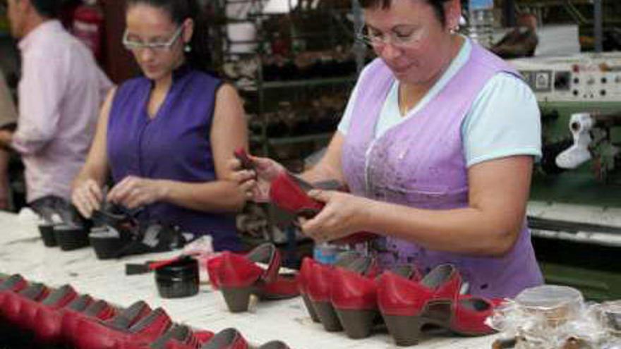 Cadena de producción de una fábrica de calzado de Elche.