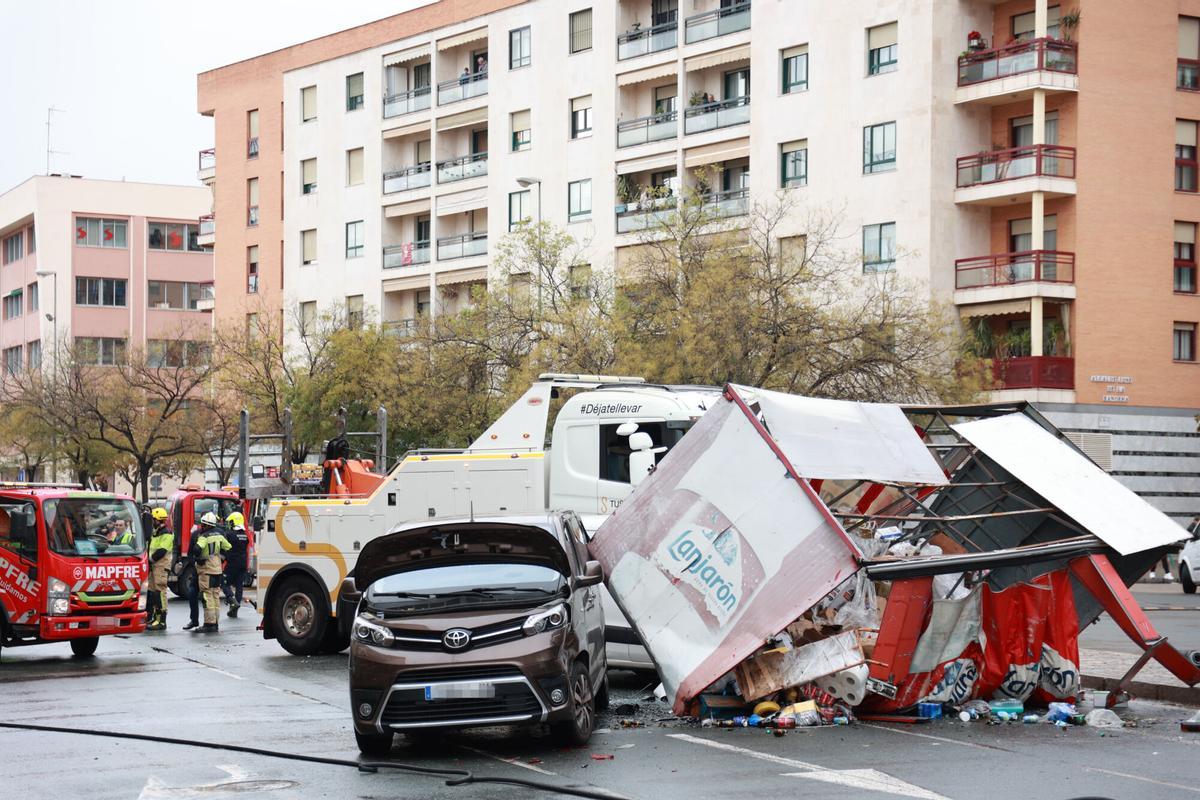 Un accidente con un autobús de Tussam deja 20 heridos en Nervión
