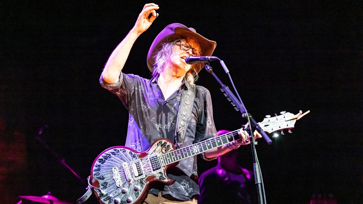 Mike Scott, durante una actuación de The Waterboys.