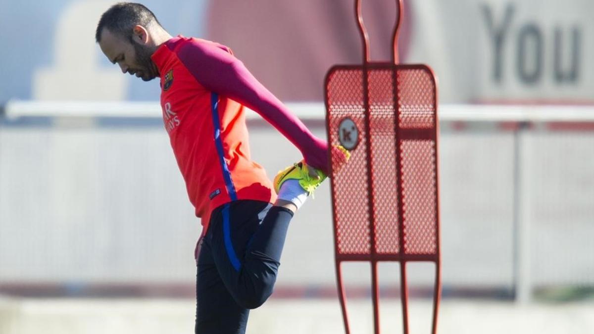 Iniesta, en el último entrenamiento previo al Barça-Madrid.