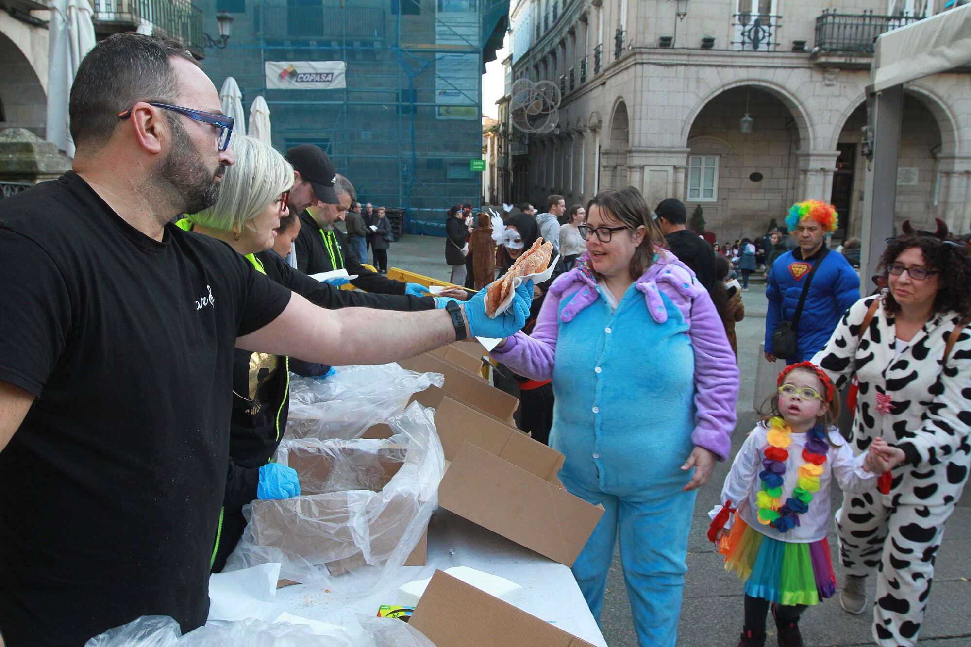 Los comentarios en tono jocoso sobre la actualidad, las referencias políticas y las intrusiones no fueron impedimento para celebrar la tradicional Voda da Pita