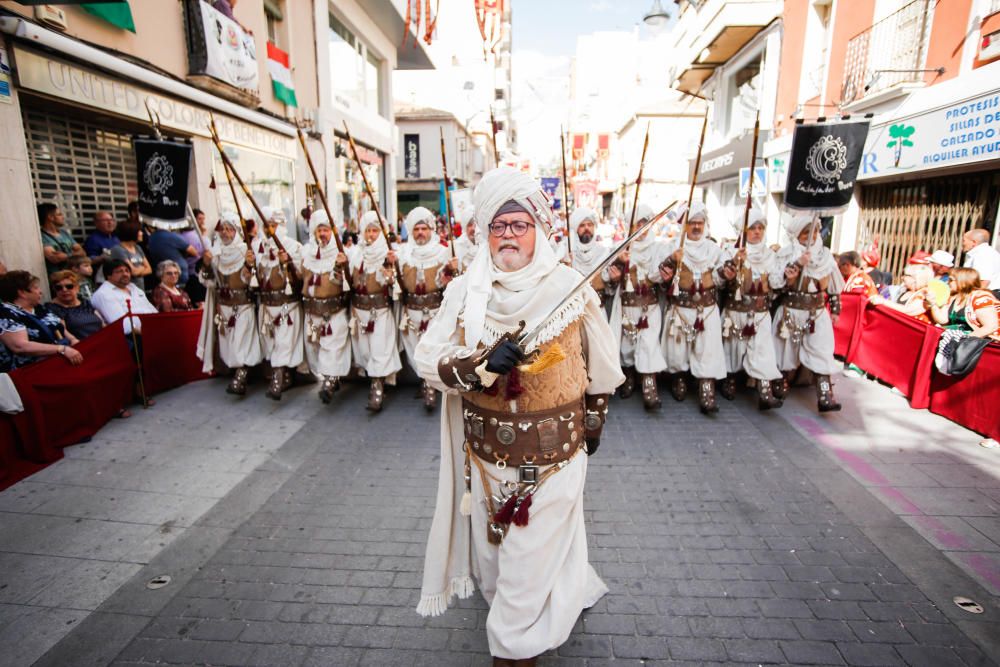 El bando de la media luna ofreció un majestuoso espectáculo en el segundo gran desfile de los Moros y Cristianos de la ciudad