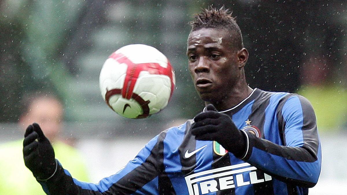 Serie A | Balotelli nella sua forma più pura! Esordio e cartellino dopo cinque minuti