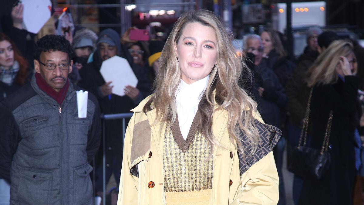 Blake Lively con 'total look' de Fendi