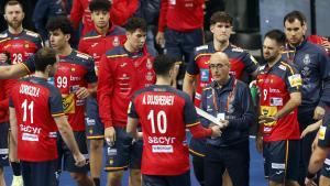 Los jugadores de la selección española de balonmano junto al técnico Jordi Ribera.