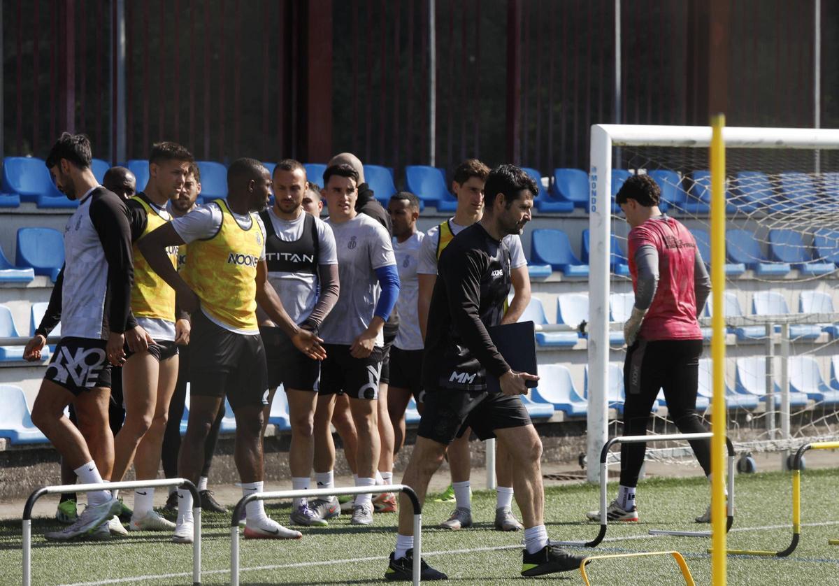 EN IMÁGENES: Así ha sido el primer entrenamiento de Lolo Escobar al frente del Avilés EN IMÁGENES: Así ha sido el primer entrenamiento de Lolo Escobar al frente del Avilés