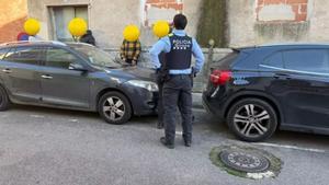 Diálogo entre policías y ocupantes, a principios de enero.