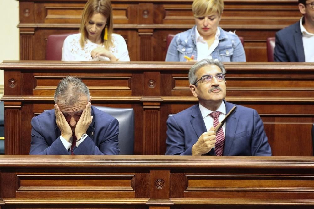 Pleno en el Parlamento de Canarias