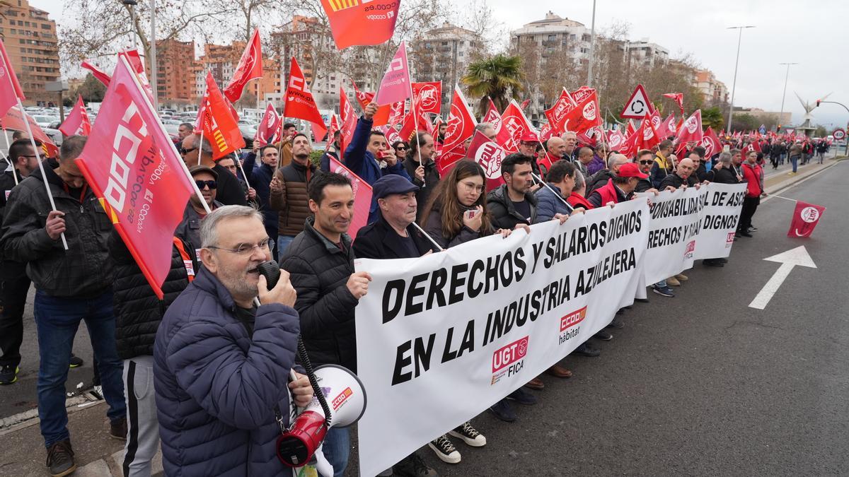 Manifestación de los sindicatos para reivindicar su postura en el convenio de la cerámica.