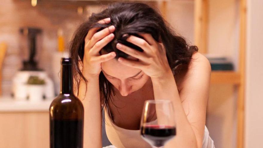 Abuso de alcohol y mujer: lucha contra la adicción y los estigmas