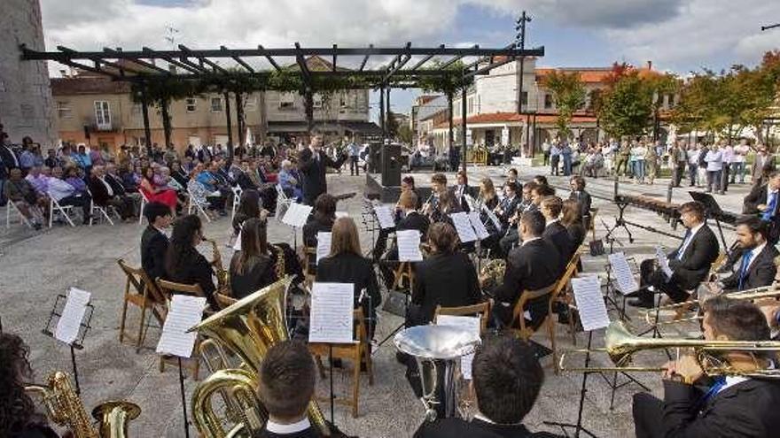 La Praza do Seixo es en verano el escenario de numerosas actuaciones. // D.B.M.