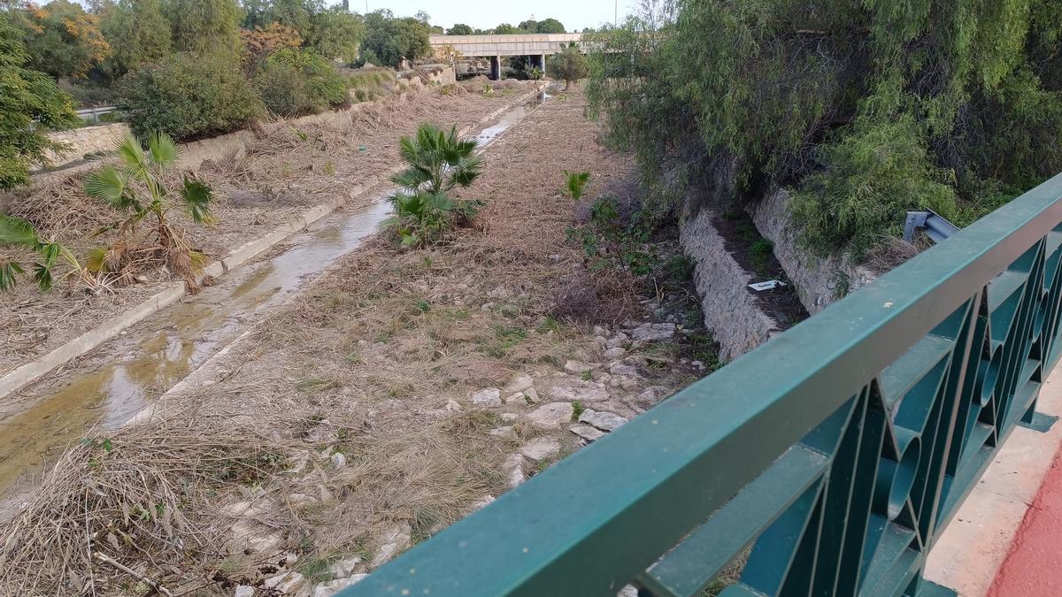 Limpieza del Barranco del Juncaret a su paso por Sant Joan d’Alcacant.