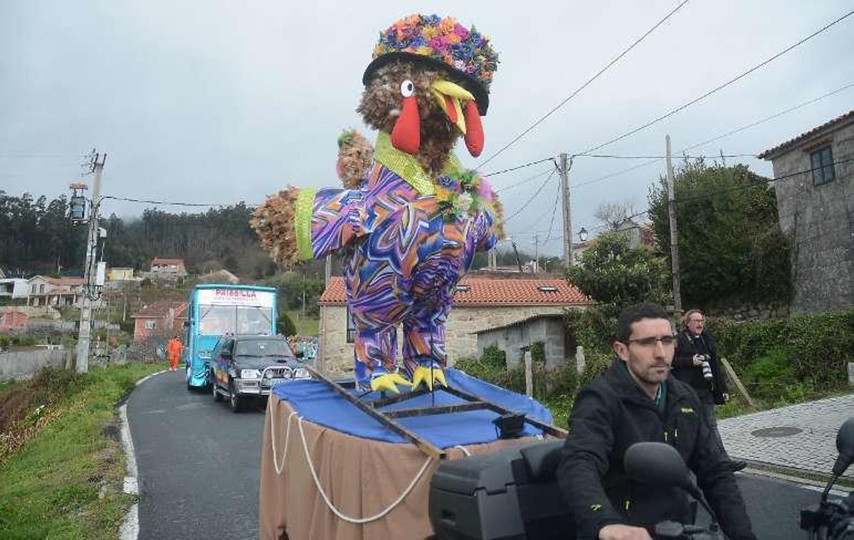 Construcciones Trump, disfraces reciclados y el Humol Almadiño, premios del Carnaval de Poio