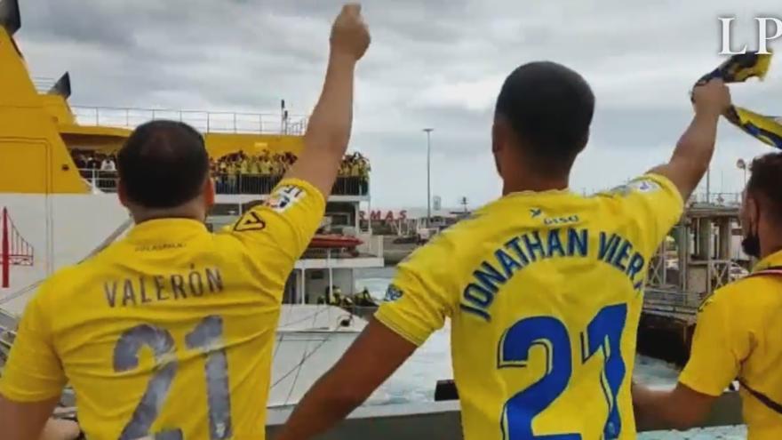 La afición de la UD Las Palmas ya está en Tenerife para el derbi: “¡Chicharrero el que no bote!&quot;