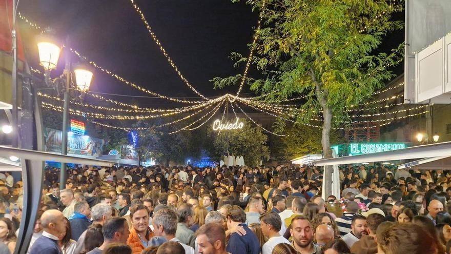 La hostelería de Oviedo celebra el "ambientazo" de San Mateo: "No se puede pedir más"