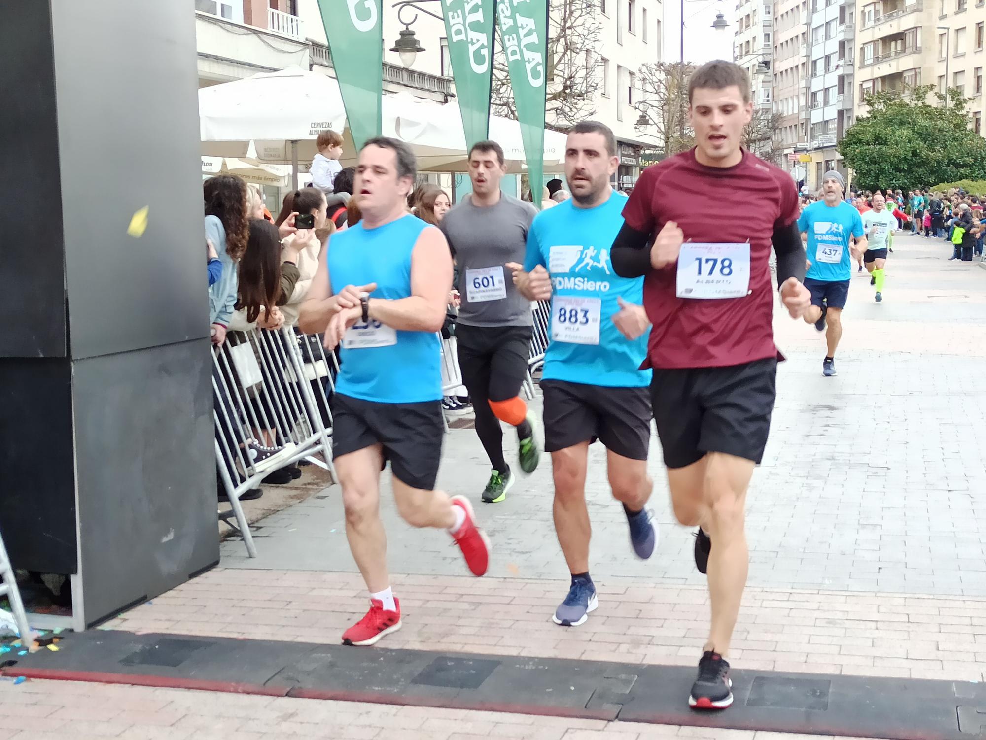 Casi 1.500 participantes disputan la carrera de Fin de Año de Pola de Siero