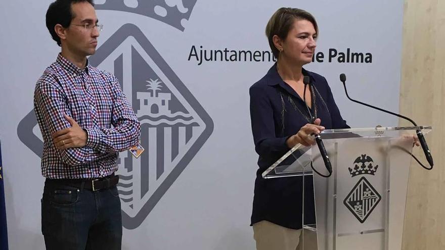 La portavoz del PP, Margalida Durán, y el concejal Guillermo Sánchez.