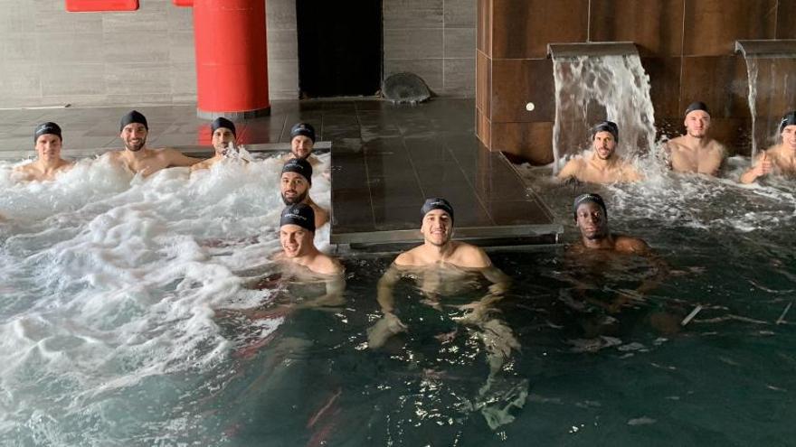 Los jugadores del Elche en el spa