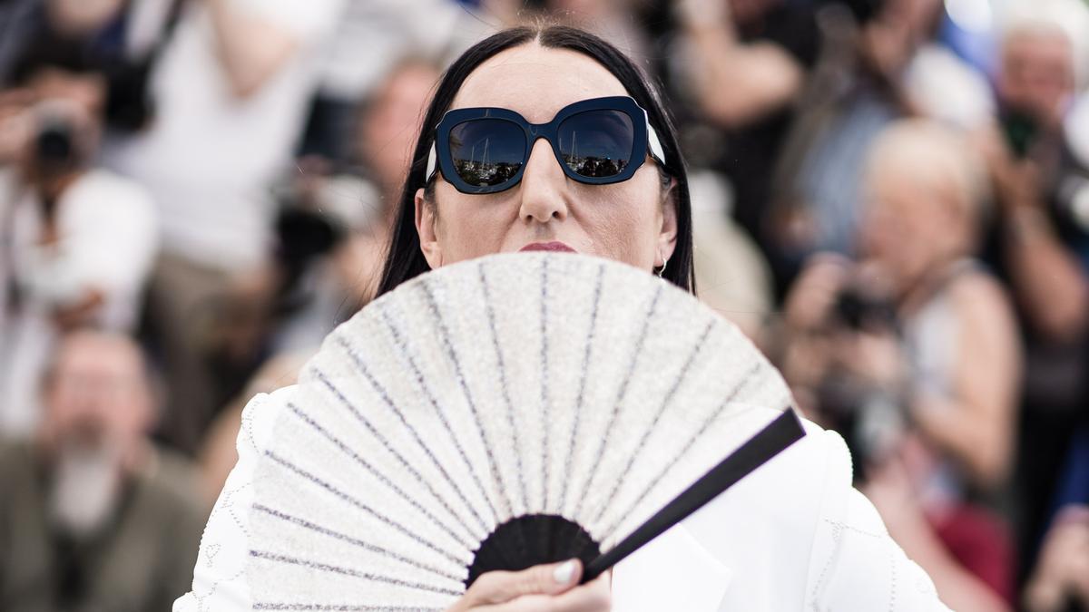 La actriz españaola Rossy de Palma asiste este miércoles al photocall de la película 'Final Cut' durante la 75 edición del Festival de Cine de Cannes.