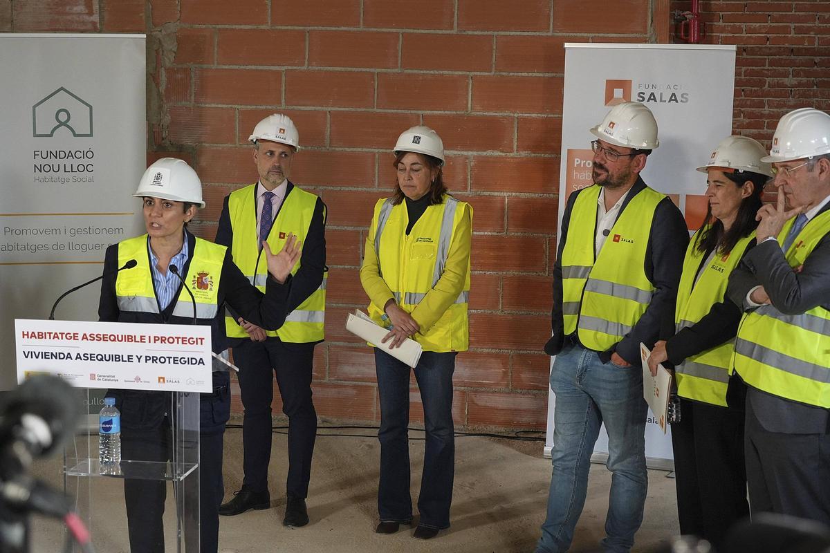 Les imatges de la visita de la ministra d'Habitatge a les obres de pisos protegits a Domeny