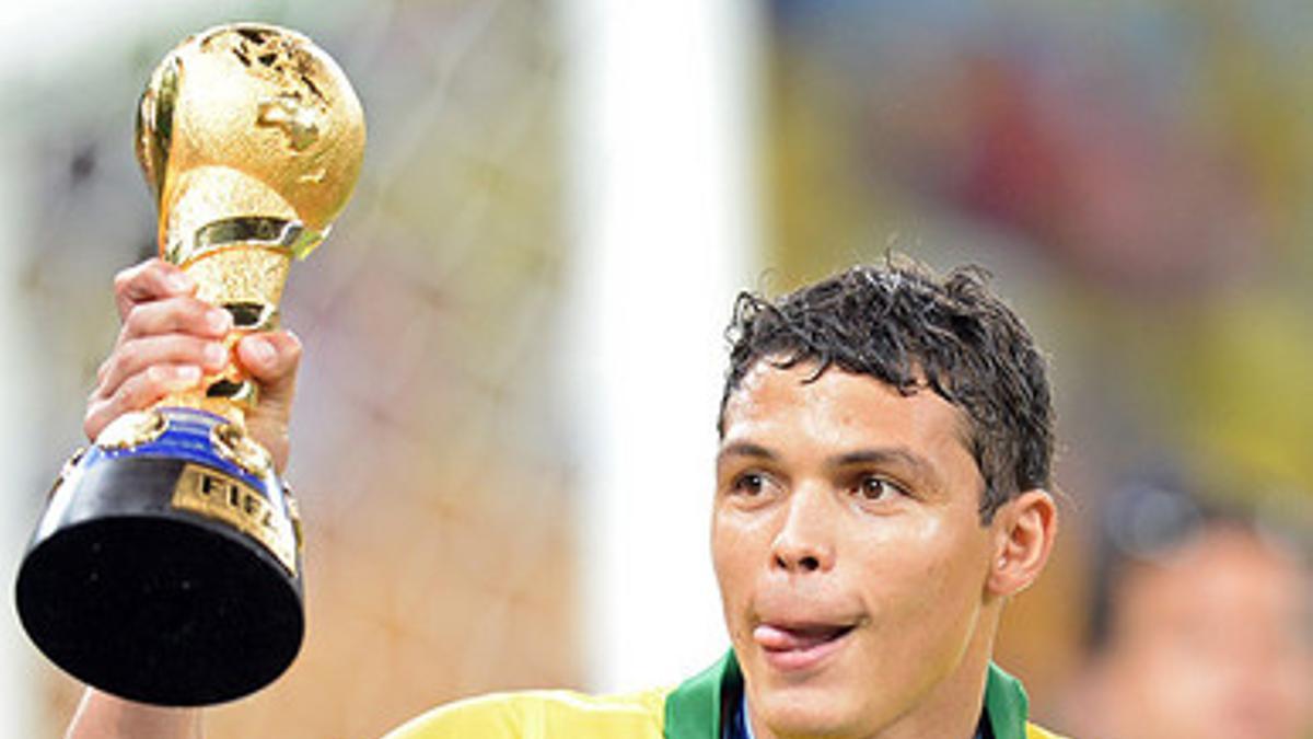 Thiago Silva, con el trofeo de la Copa Confederaciones