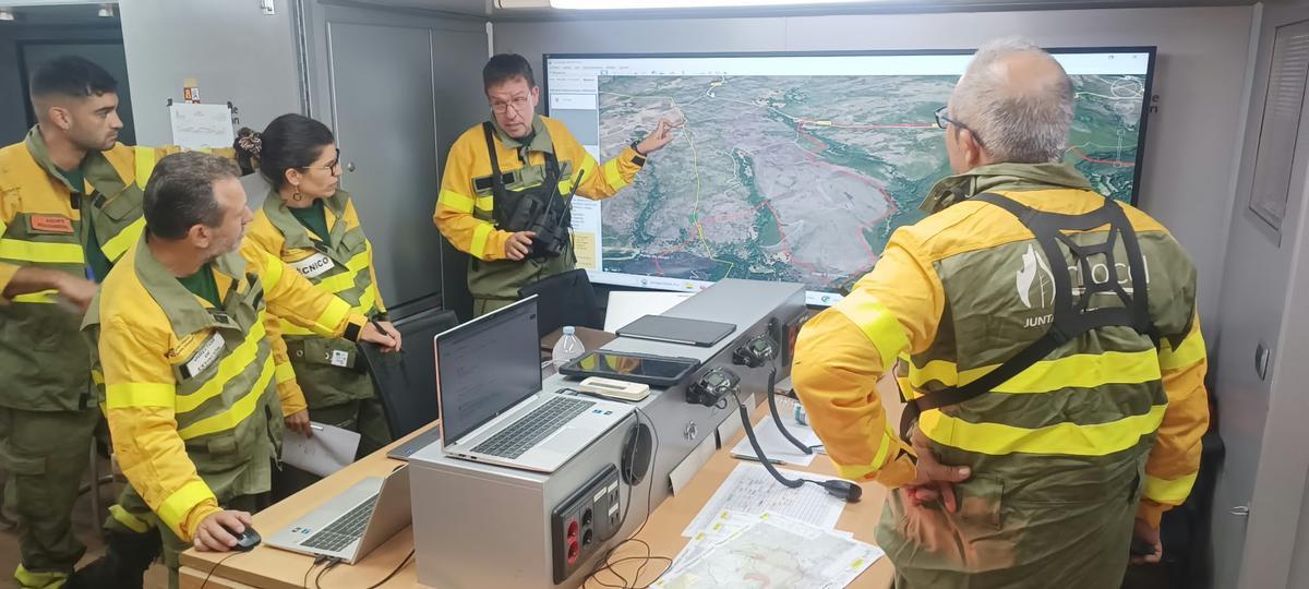 Medios destinados al incendio en Hermisende