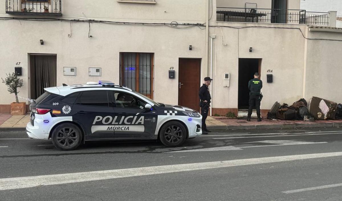 Descubren el cadáver de una mujer en una vivienda incendiada en Murcia
