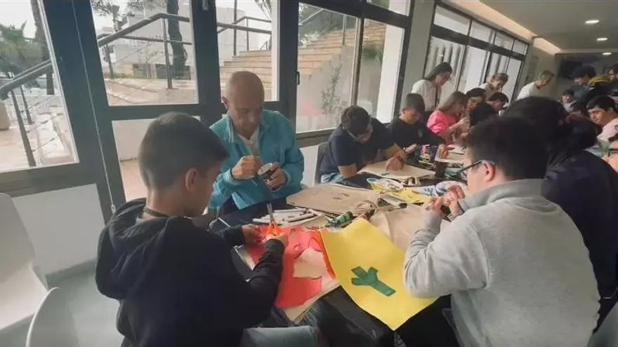 Juegos de mesa, manualidades y desconexión: Programa de Ocio y Respiro en Hotel de la asociación Com Tu!