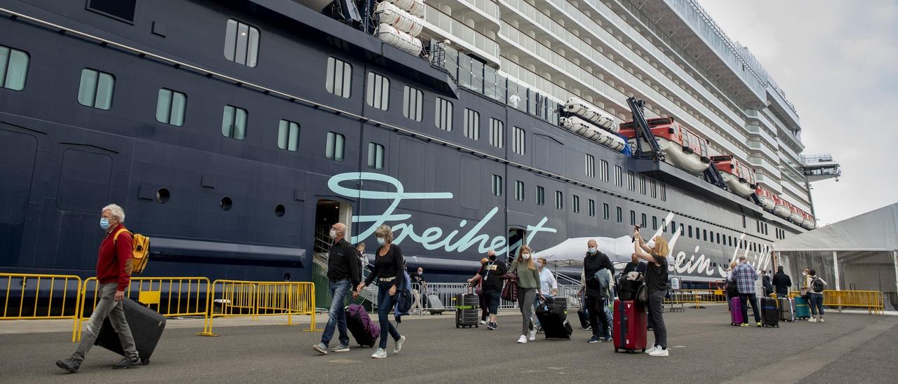 Noviembre: el crucero Mein Schiff 2 completa su primer itinerario por las islas Canarias sin ninguna incidencia sanitaria