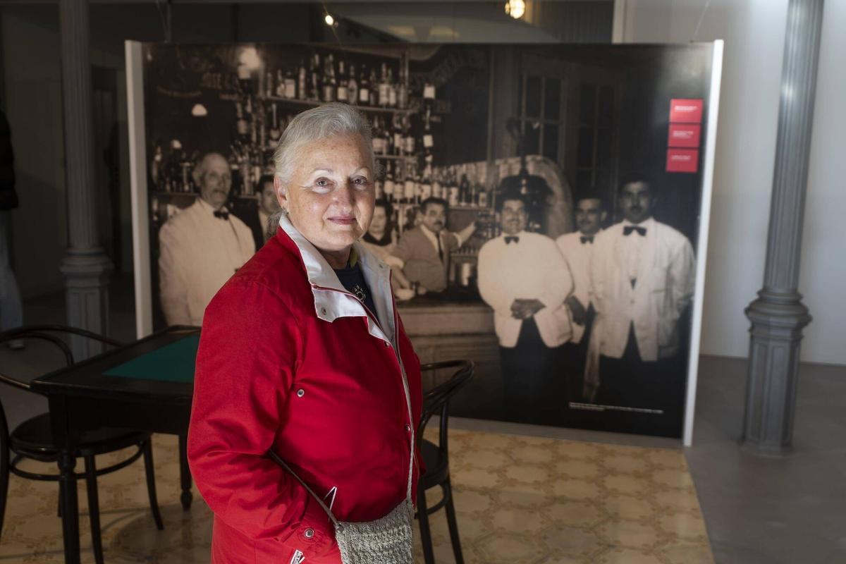 Rubí 18/12/2025 Testimonios que vivieron historias que les han marcado en el Casino de Rubí, lugar emblemático de la ciudad que ahora ha reabierto después de décadas cerrado. En la foto, Maricruz Barceló Fotografía de Ferran Nadeu
