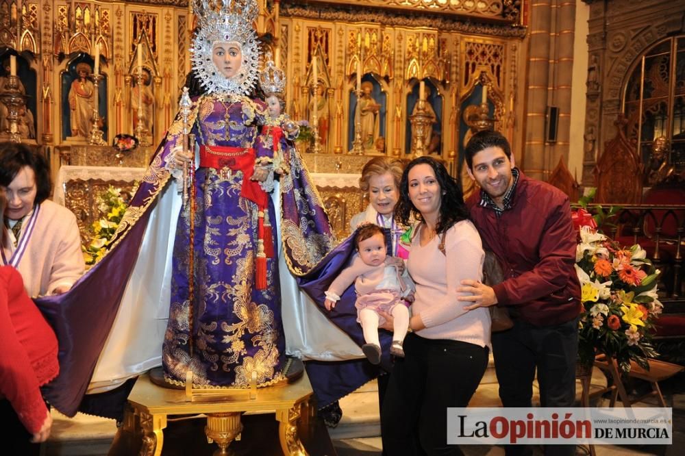 Bajo el manto de la Virgen