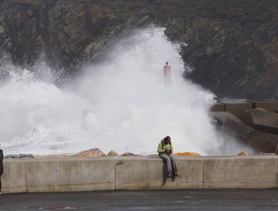 Temporal en Puerto de Vega.