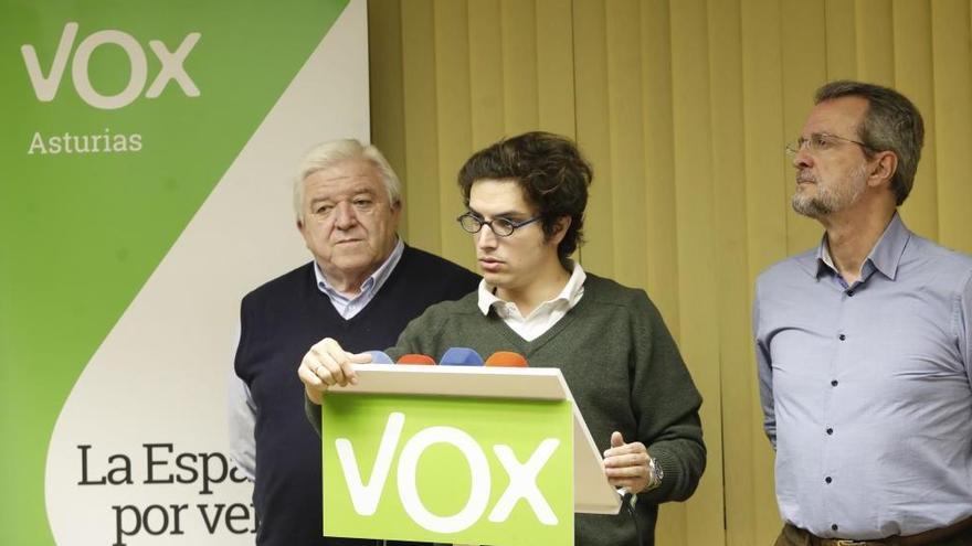 Todos los cargos de Vox de Asturias, pendientes del termómetro