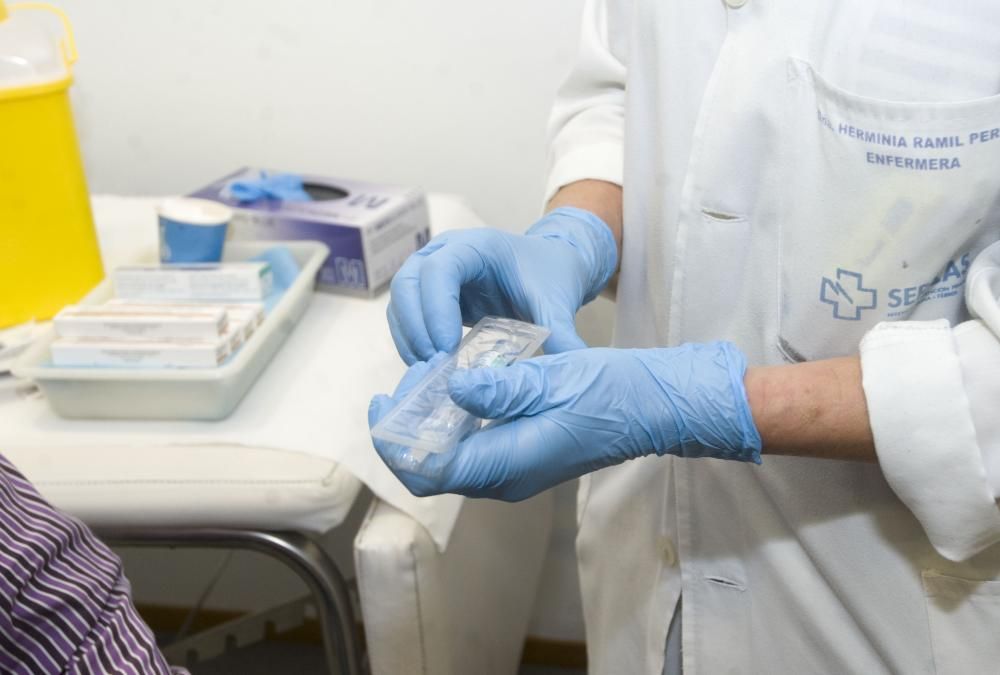 La Xunta ha adquirido un total de 530.000 dosis -más de 200.000 para la provincia de A Coruña- que se distribuirán por los 900 puntos sanitarios en los que se administrará este fármaco.