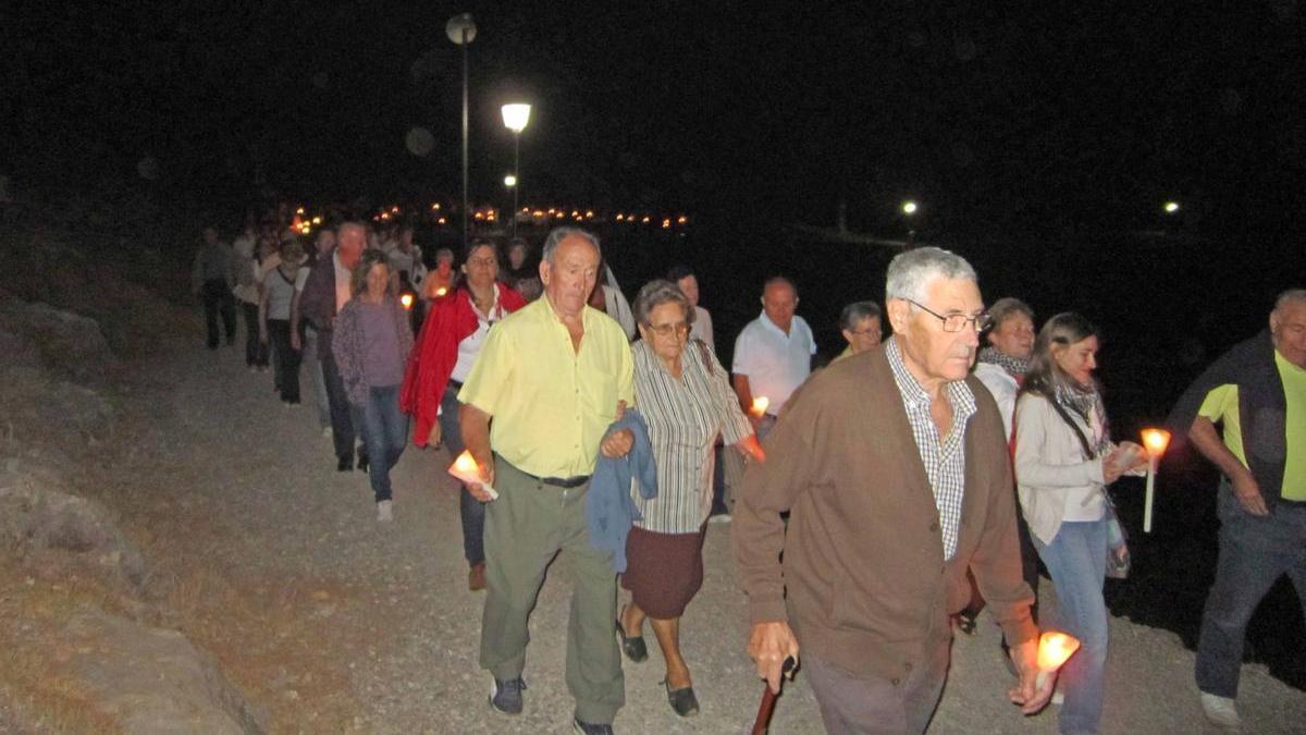 Imagen de archivo de la procesión de antorchas a la cruz durante la romería de Segorbe a la Cueva Santa.