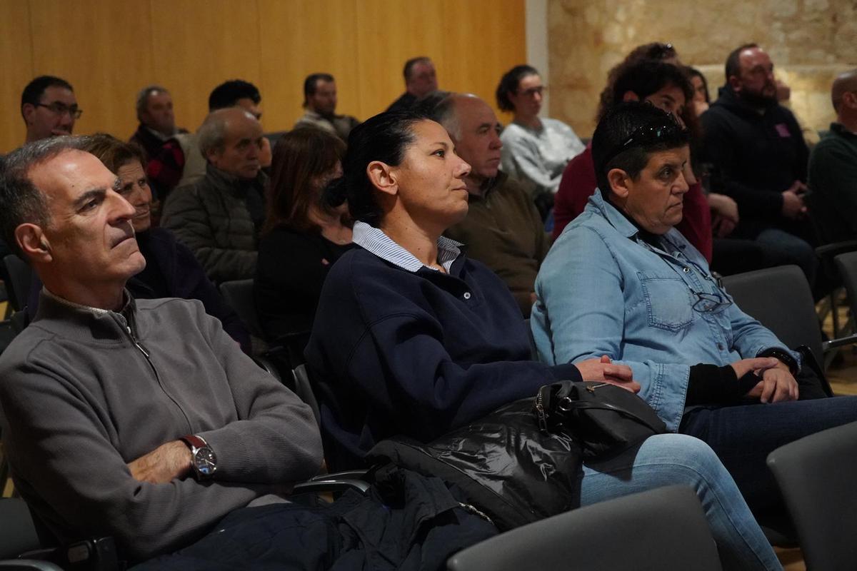 Asistentes a la jornada informativa sobre la DNC, celebrada ayer en el Ramos Carrión de Zamora.