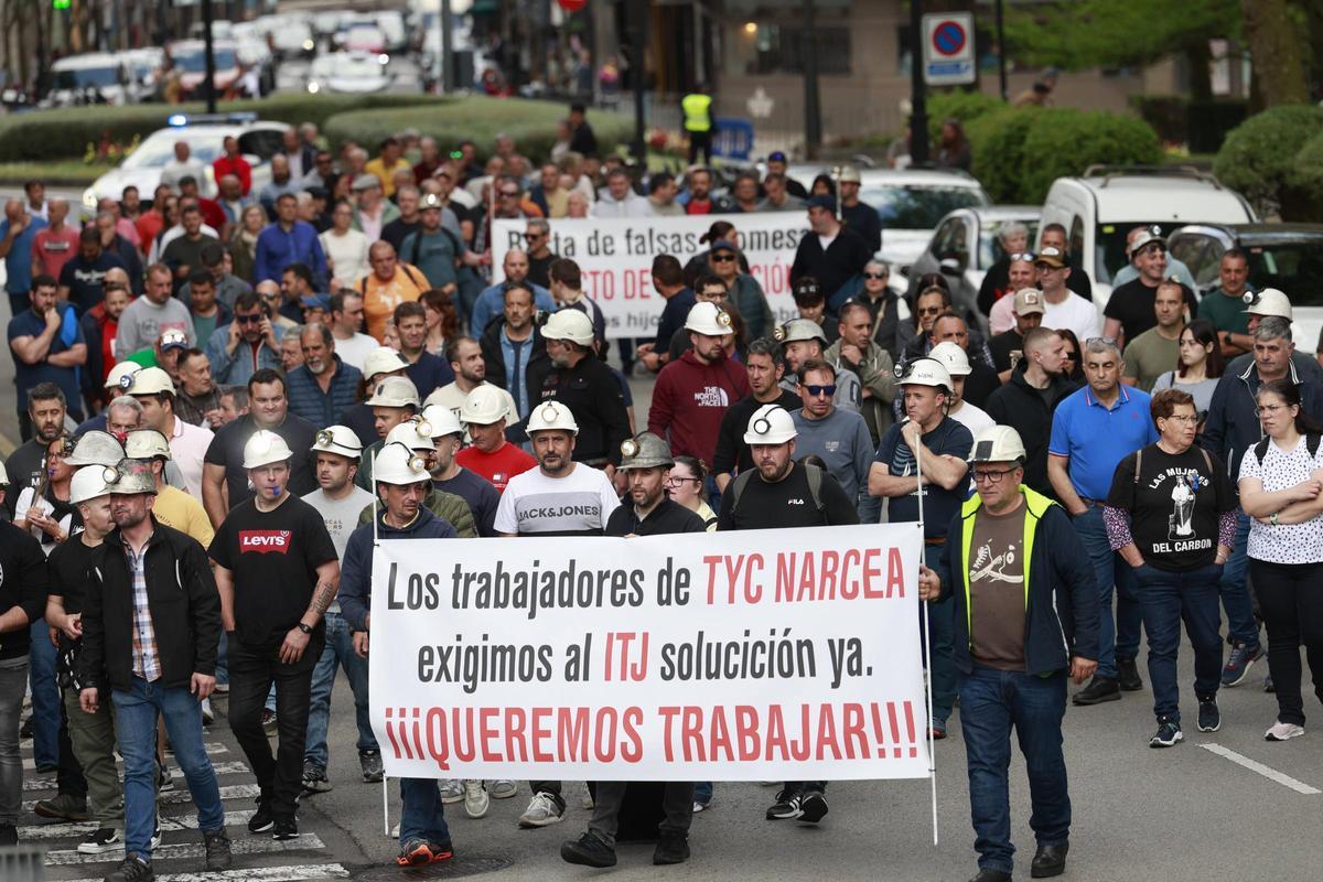 Manifestación de los mineros de Vega de Rengos en Oviedo.