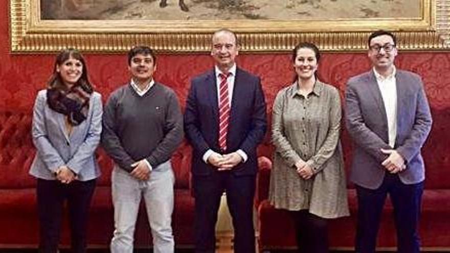 Los representantes de Formentera, ayer en el Parlament: Daisee Aguilera, Bartomeu Escandell, Jaume Ferrer, Sílvia Tur y Rafa González.