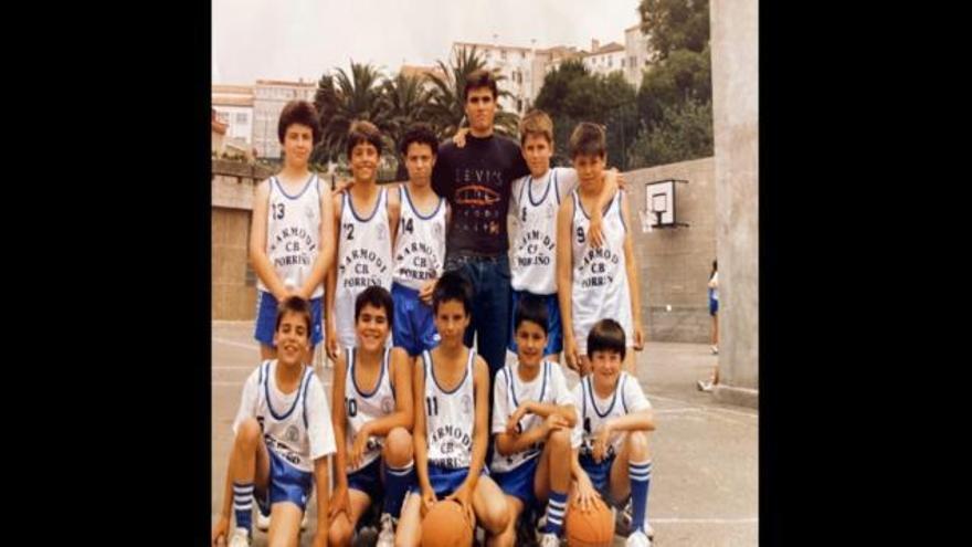 Daniel Vázquez, de niño, con el dorsal 8 (Javi Rodríguez es el 12y Dani Nieto, el 13). 