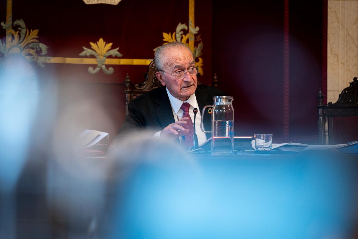 De la Torre, durante la sesión plenaria de este lunes.