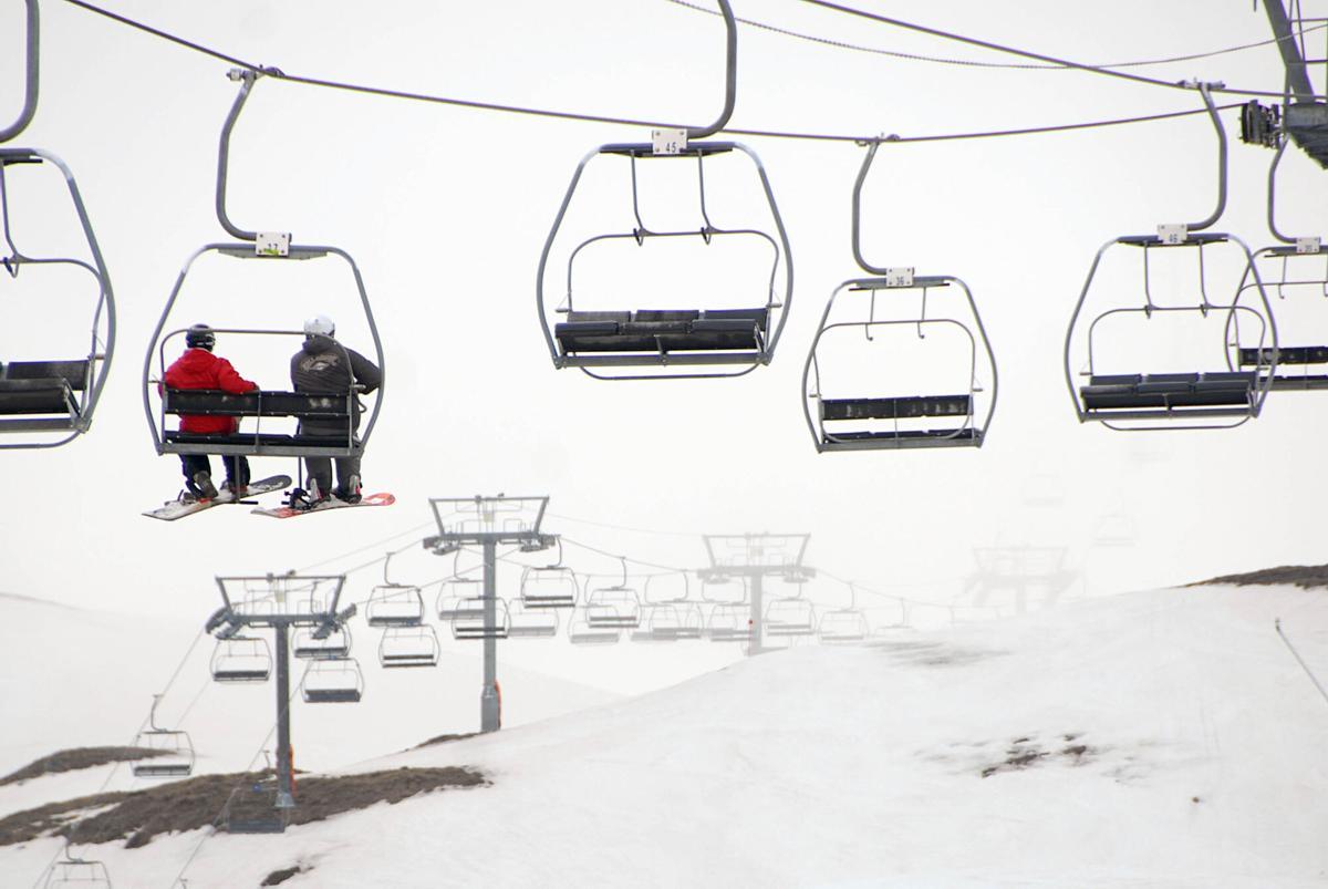 Una temporada d’esquí atípica al Pirineu: neu rècord però amb molts tancaments