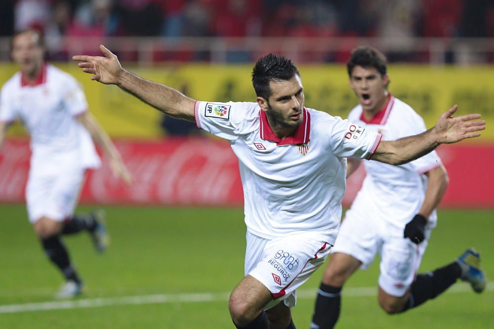 49.- Emir Spahic – 219 partidos – 9 expulsiones