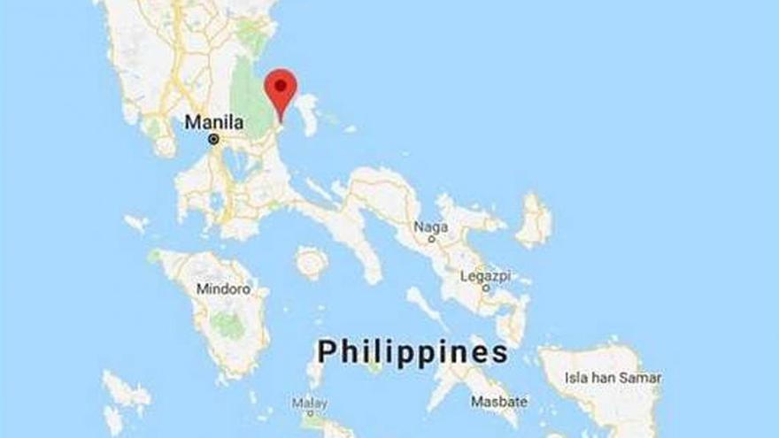 Un barco con 251 personas a bordo naufraga en la costa oriental de Filipinas