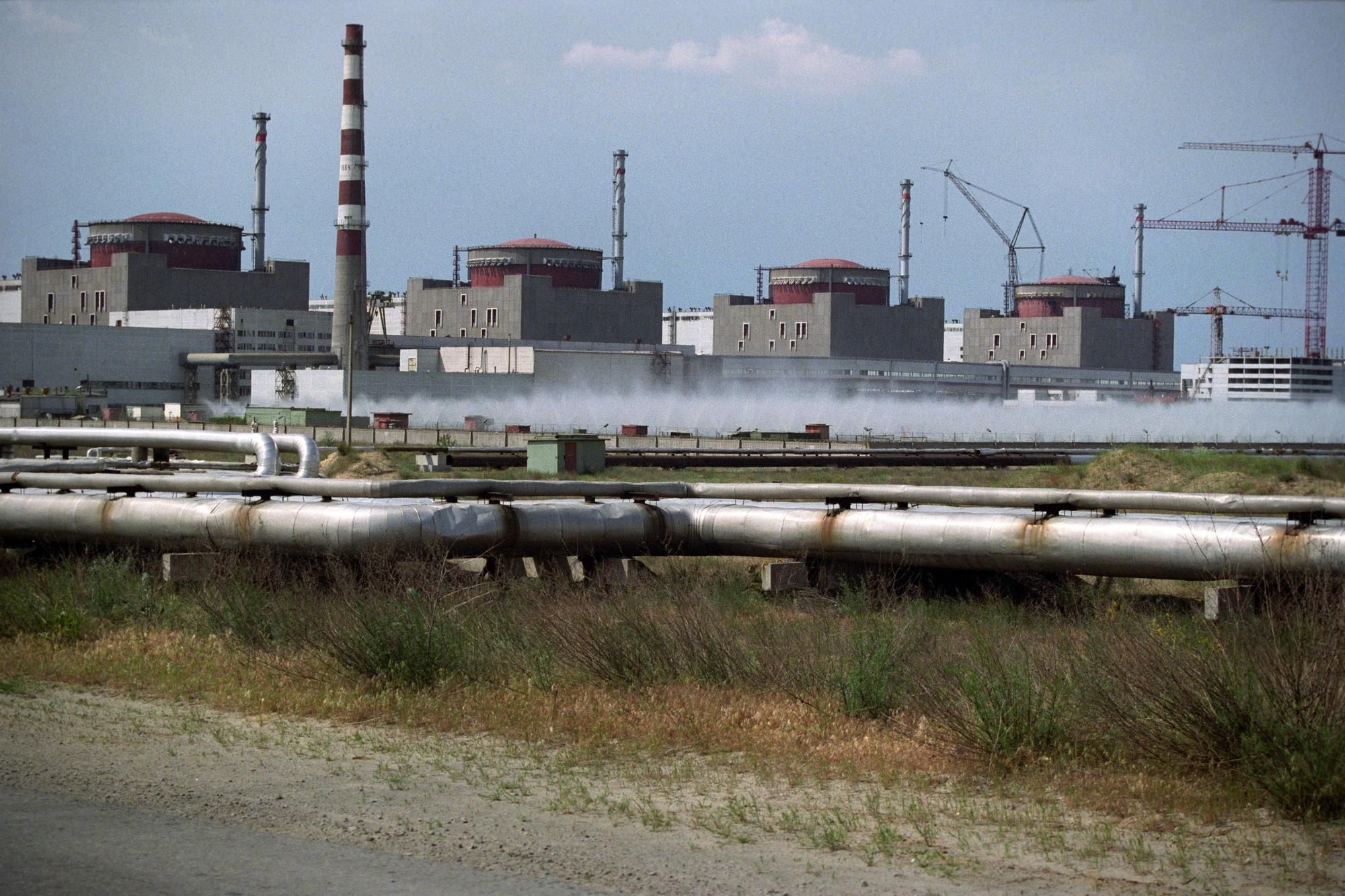 Misiles rusos sobrevuelan a baja altura la central nuclear de Zaporiyia
