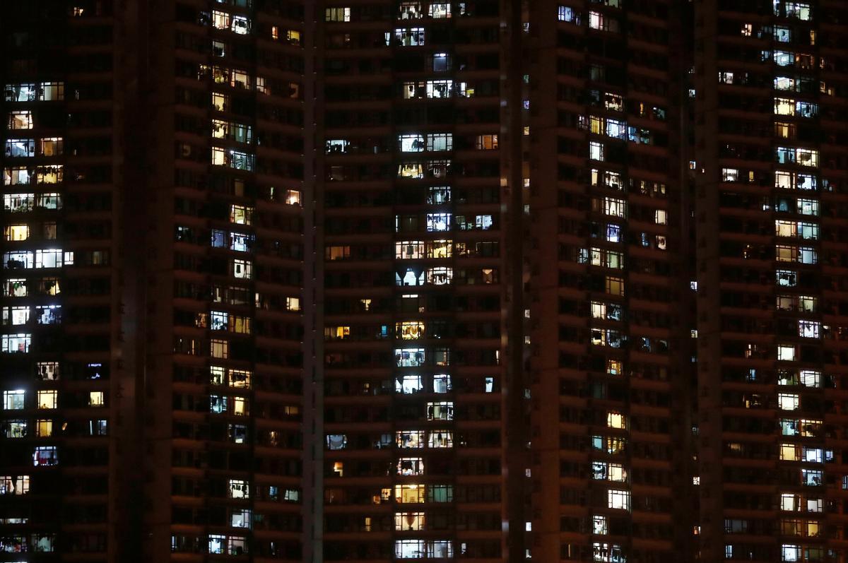 Imagen de archivo de un edificio de noche