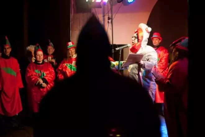Llaranes inaugura el Antroxu